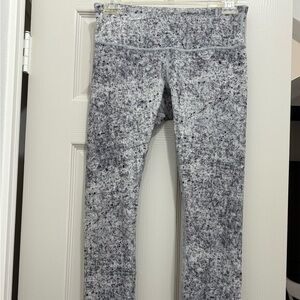 lulu lemon, size 4-6, marble black/white